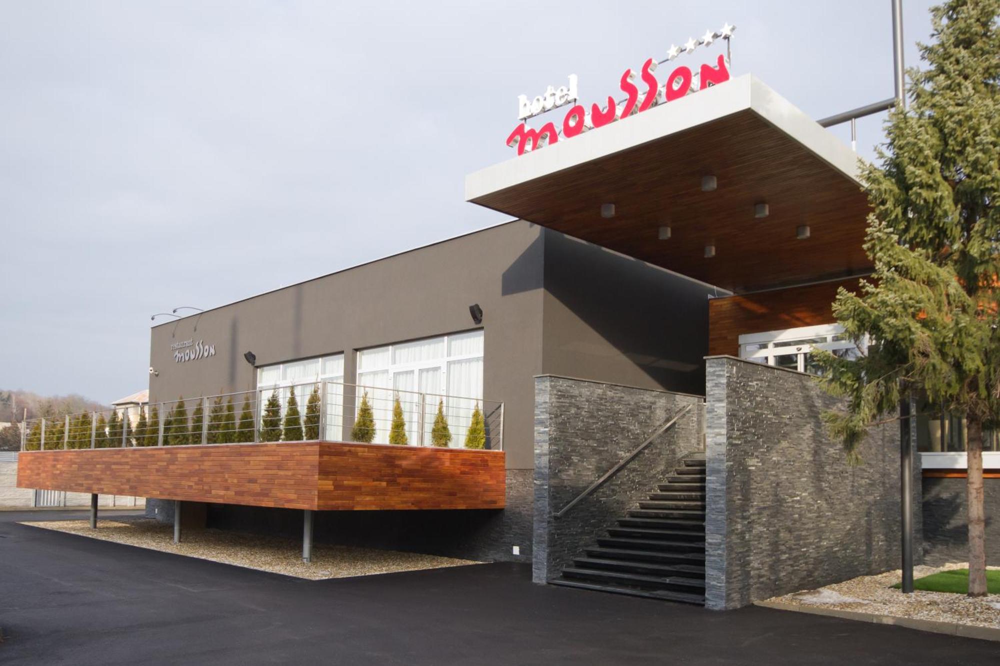 Hotel Mousson Μιχάλοβτσε Εξωτερικό φωτογραφία